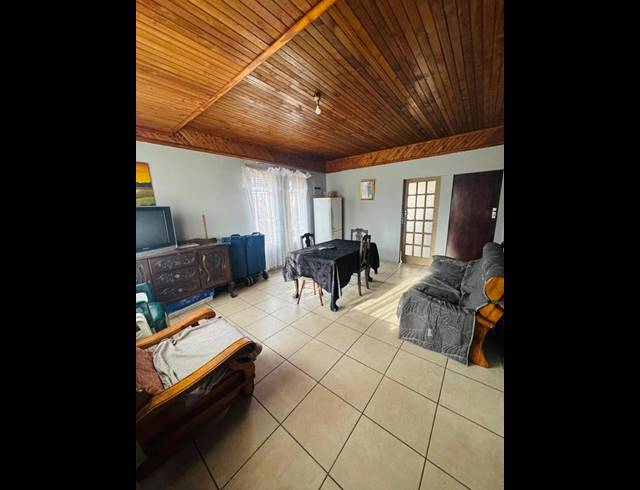 3 BEDROOM HOUSE FOR SALE IN DIEPKLOOF ZONE 6